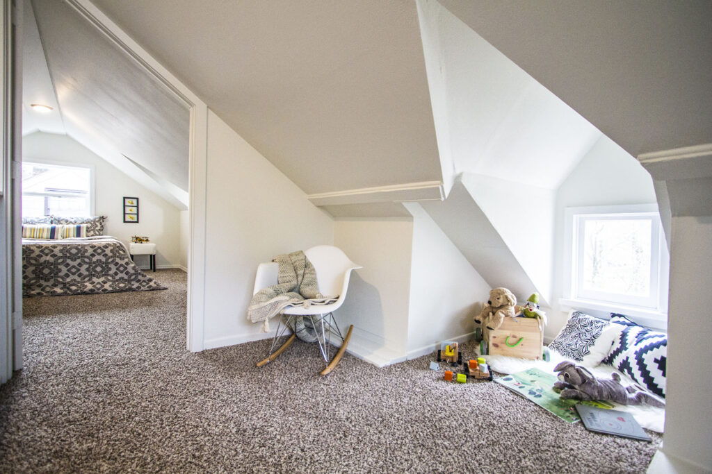 4.-09.-Attic-Room-01
